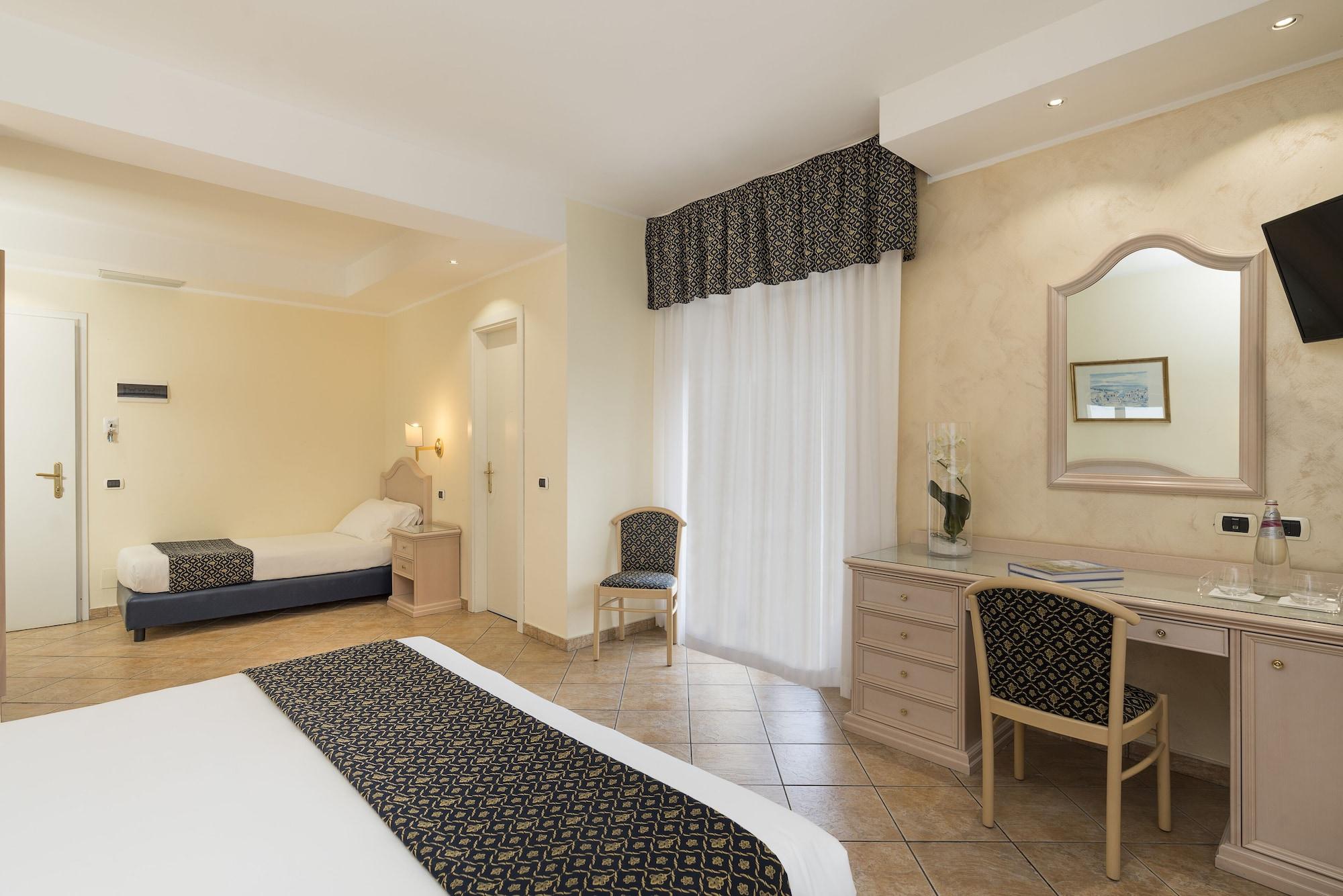 Hotel Sant Alphio Garden & 4*